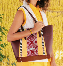 Load image into Gallery viewer, Tote burgundy
