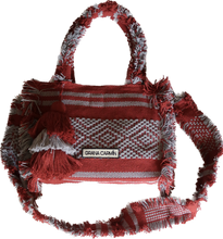 Load image into Gallery viewer, Peluda
