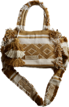 Load image into Gallery viewer, Peluda
