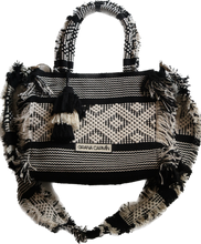 Load image into Gallery viewer, Peluda
