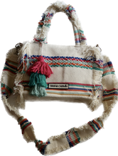 Load image into Gallery viewer, Peluda
